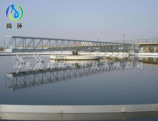 中心轉動刮吸泥機
